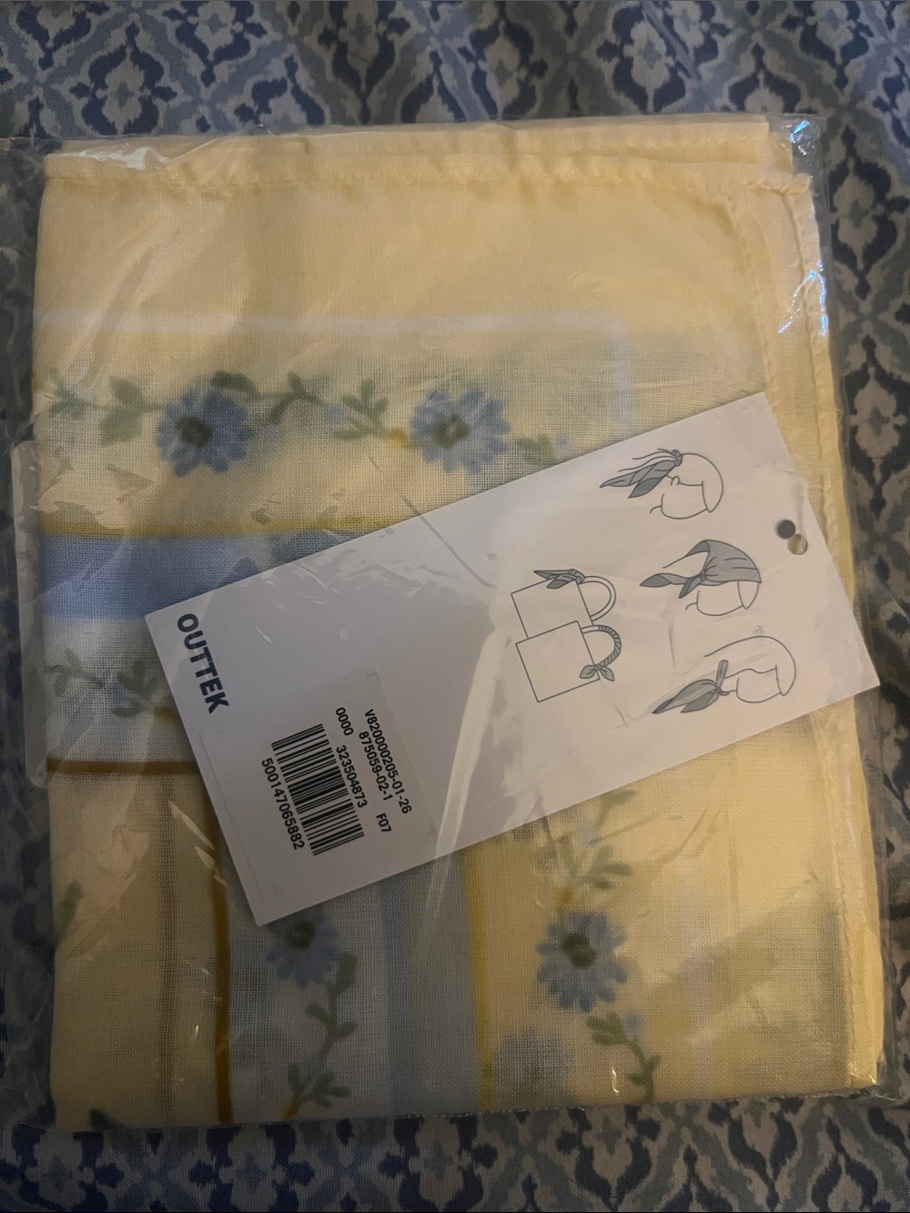 Old Navy Yellow Floral Cotton Scarf with Blue Accents - Picture 4 of 5